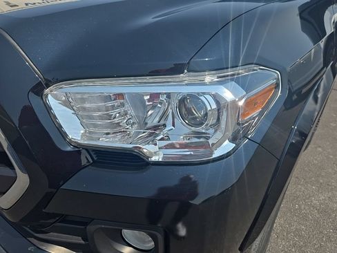 Used 2019 Toyota Tacoma SR5 AWD/4WD image 29