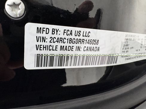 Used 2024 Chrysler Pacifica Touring-L FWD image 35