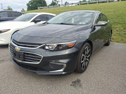 Used 2017 Chevrolet Malibu LT FWD image 3