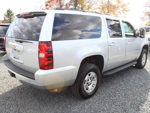 Used 2014 Chevrolet Suburban LS image 7