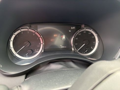 Used 2024 Toyota Highlander XLE image 13