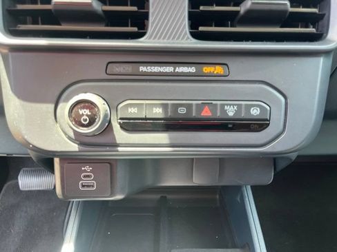 Used 2025 Ford Maverick XL FWD image 22