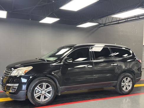 Used 2016 Chevrolet Traverse LT FWD image 2