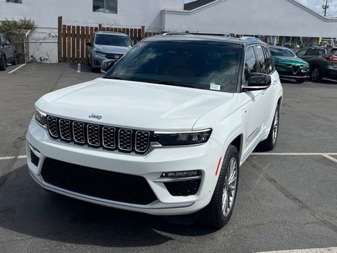 Used 2022 Jeep Grand Cherokee Summit w/ Luxury Tech Group V AWD/4WD image 3