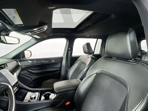 Used 2023 Jeep Grand Cherokee Altitude image 21