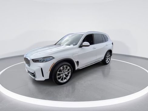 Used 2025 BMW X5 xDrive50e image 5