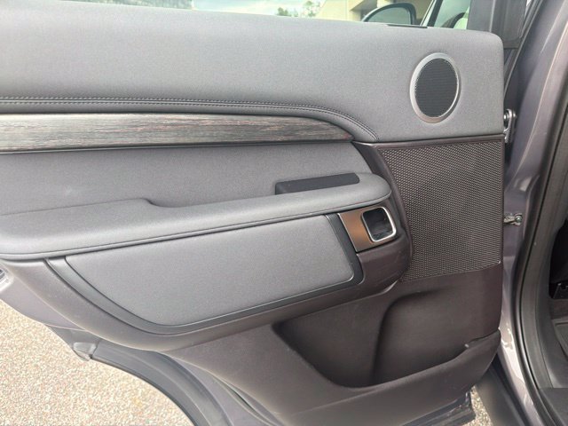 Used 2017 Land Rover Discovery HSE AWD/4WD image 15