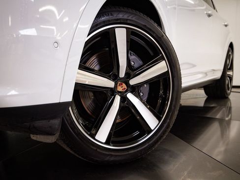 Certified 2026 Porsche Cayenne Coupe AWD/4WD image 12