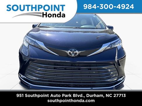 Used 2026 Toyota Sienna Limited image 2