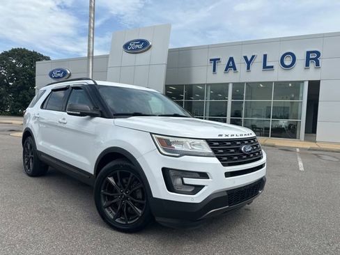 Used 2017 Ford Explorer XLT w/ Equipment Group 202A FWD image 1
