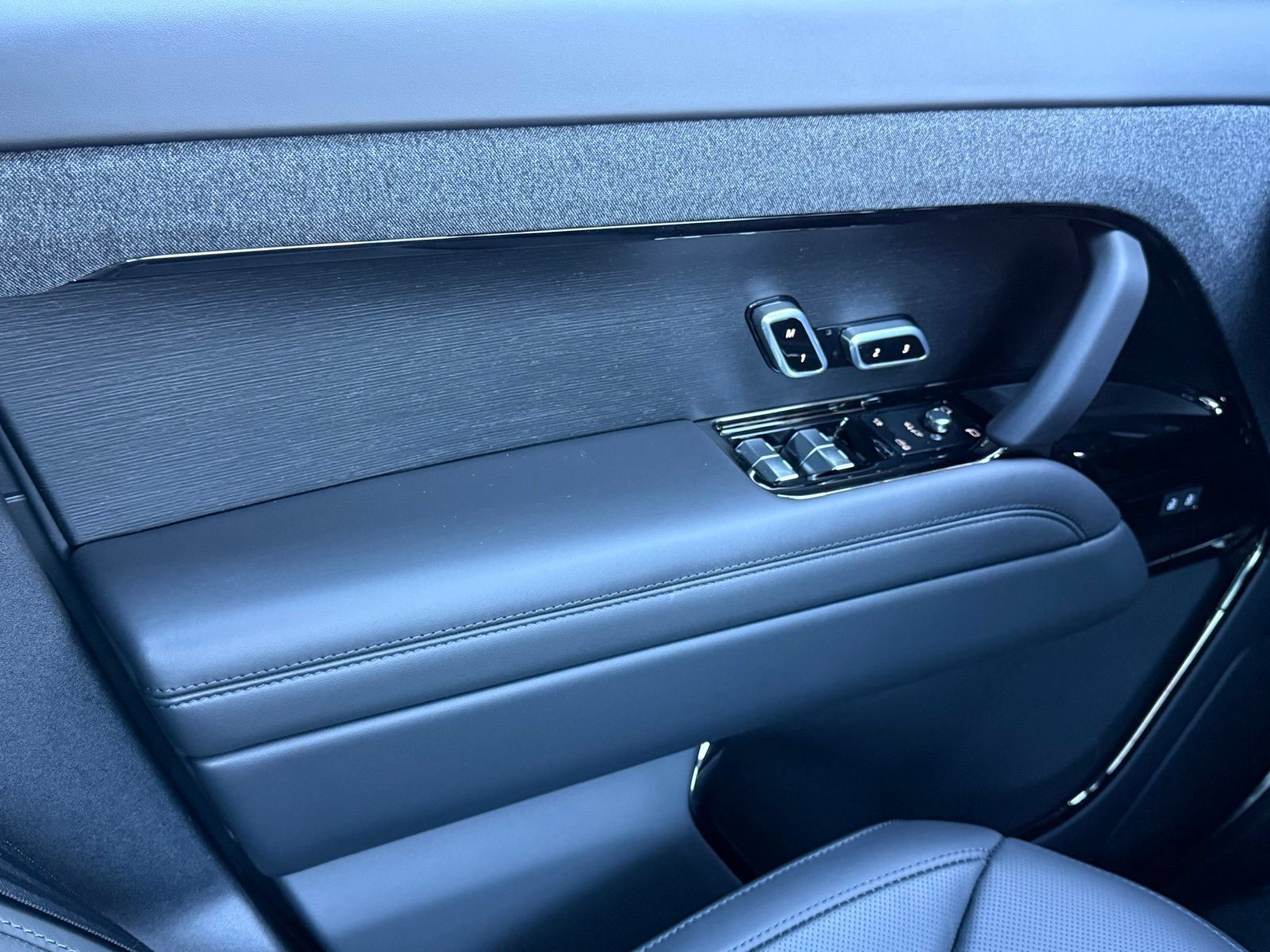 New 2025 Land Rover Range Rover Sport Dynamic SE AWD/4WD image 33