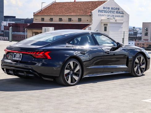New 2026 Audi S e-tron GT Prestige image 4