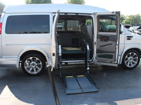 Used 2016 Chevrolet Express 2500 RWD image 7