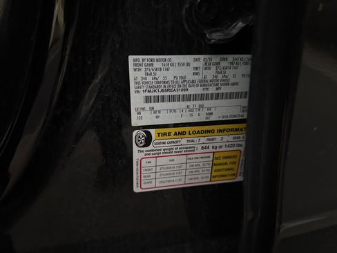 Used 2024 Ford Expedition Max XLT image 11