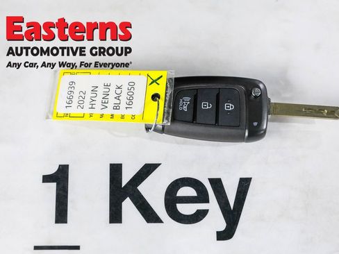 Used 2022 Hyundai Venue SEL image 25