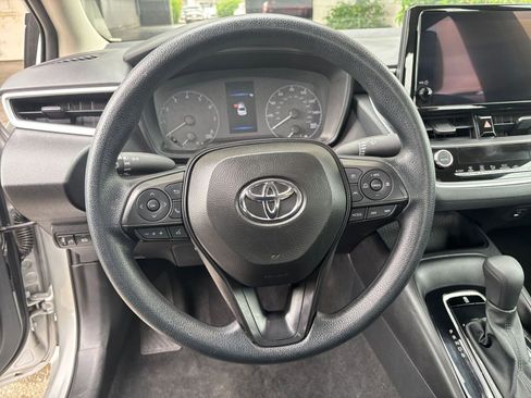 Used 2025 Toyota Corolla LE FWD image 28