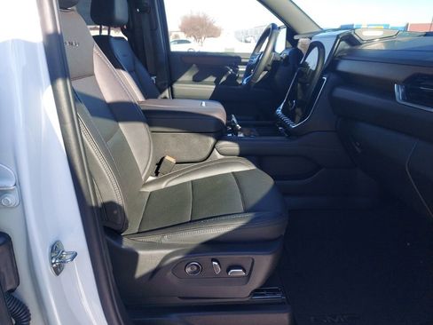 Used 2025 GMC Yukon Denali image 28