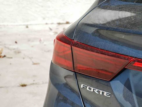 Used 2020 Kia Forte LXS FWD image 7