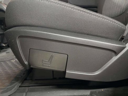 Used 2016 Chevrolet Traverse LT w/ Style and Technology Package image 16