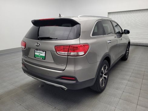 Used 2017 Kia Sorento EX image 9