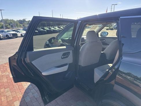 Used 2023 Nissan Rogue SV FWD image 27