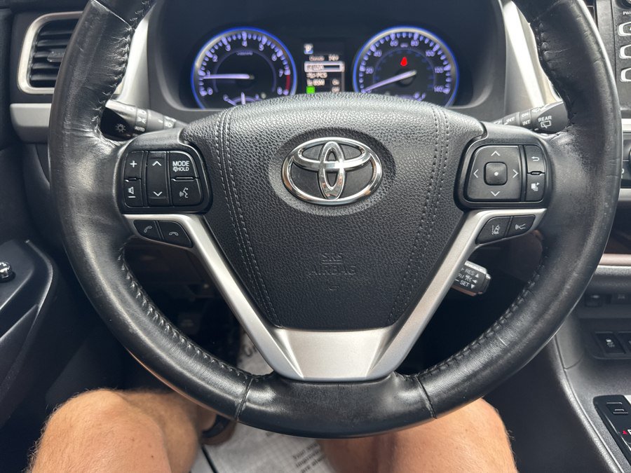 Used 2018 Toyota Highlander XLE AWD/4WD image 29
