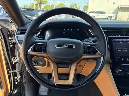 Used 2023 Jeep Grand Cherokee L Summit AWD/4WD image 27