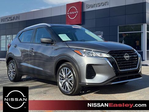 Certified 2024 Nissan Kicks SV image 1