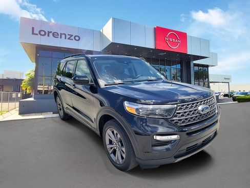 Used 2023 Ford Explorer XLT w/ Equipment Group 202A AWD/4WD image 3