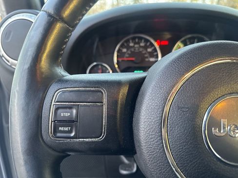 Used 2012 Jeep Wrangler Unlimited Sahara image 20