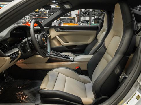 Used 2025 Porsche 911 Carrera image 25