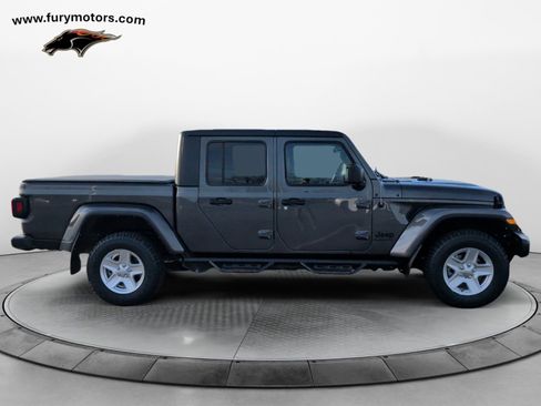 Used 2022 Jeep Gladiator Sport image 2