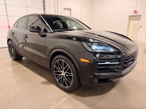Used 2024 Porsche Cayenne Coupe AWD/4WD image 3
