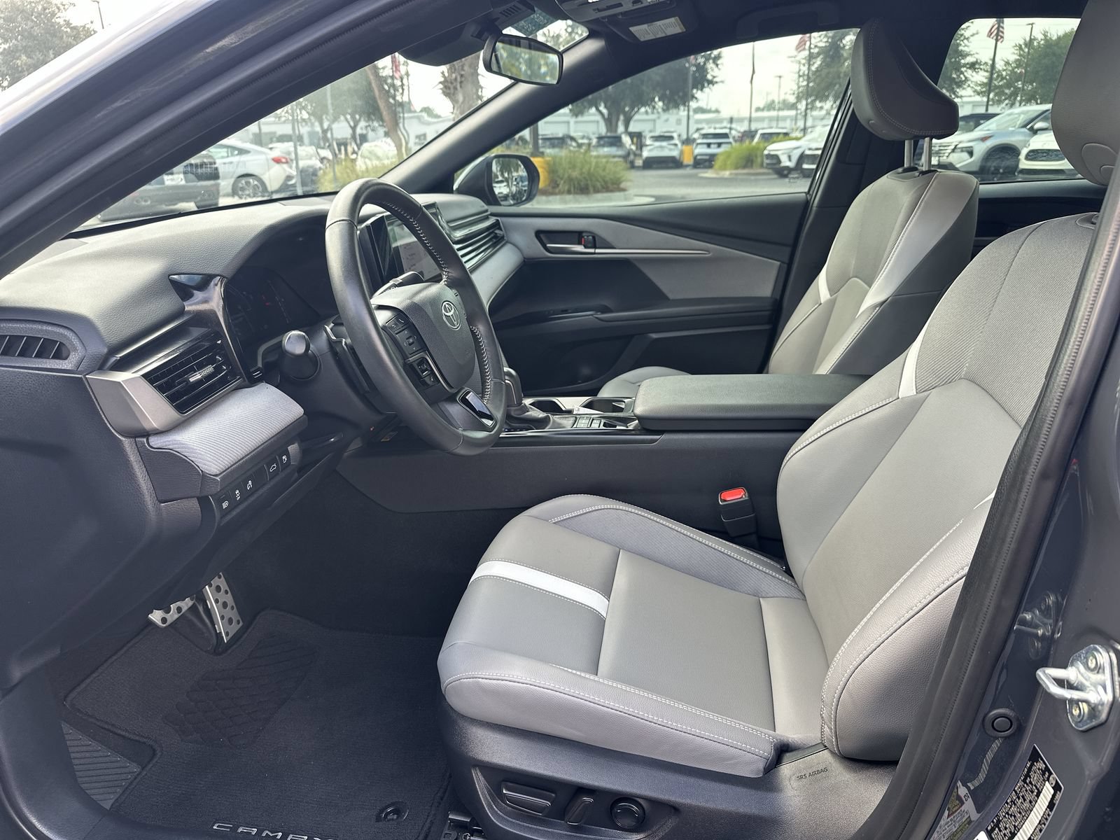 Used 2025 Toyota Camry SE FWD image 16