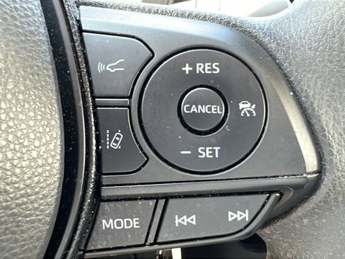 Used 2020 Toyota Corolla LE FWD image 19