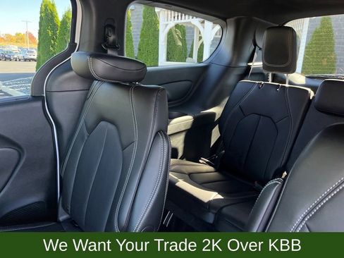 New 2026 Chrysler Pacifica Select image 10