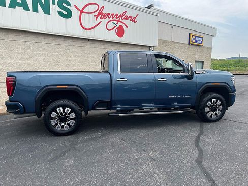Used 2025 GMC Sierra 3500 Denali w/ Denali Reserve Package AWD/4WD image 9