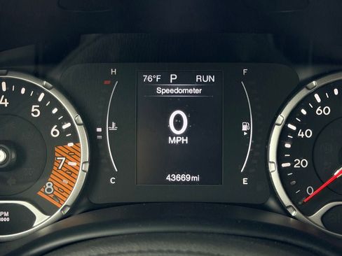Used 2023 Jeep Renegade Latitude AWD/4WD image 33