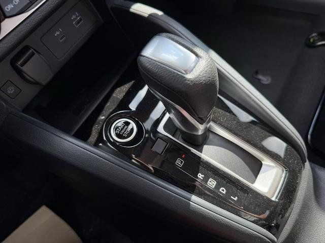 New 2025 Nissan Versa SR w/ Trunk Package FWD image 26