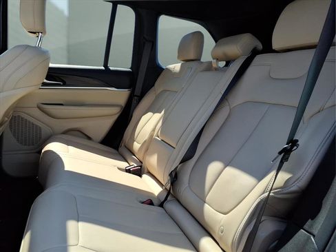 Used 2023 Jeep Grand Cherokee Limited image 16