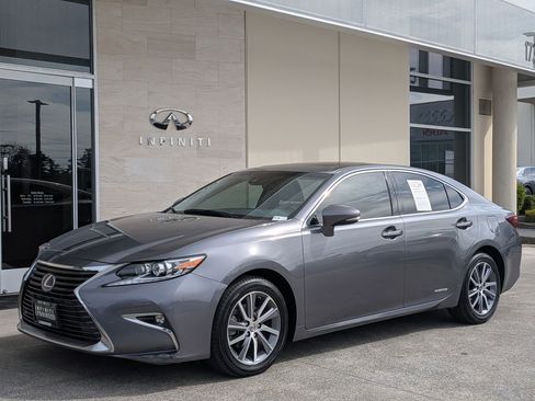 Used 2016 Lexus ES 300h w/ Luxury Package w/Wood Trim image 1