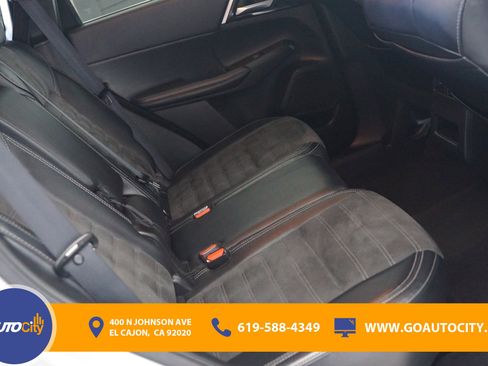 Used 2024 Mitsubishi Outlander SE Black Edition image 13