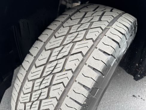 Used 2024 Volkswagen Atlas Peak Edition SE image 13