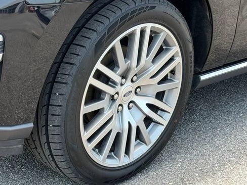 Used 2023 Ford Expedition Limited RWD image 9