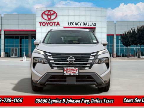 Used 2024 Nissan Rogue SV FWD image 5