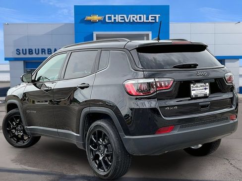 Used 2025 Jeep Compass Latitude w/ Altitude Special Edition AWD/4WD image 3