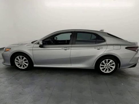 Used 2023 Toyota Camry LE image 5