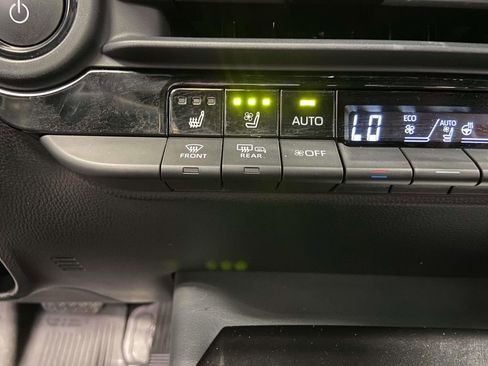 Used 2025 Toyota Crown Signia w/ Advanced Technology Package image 27