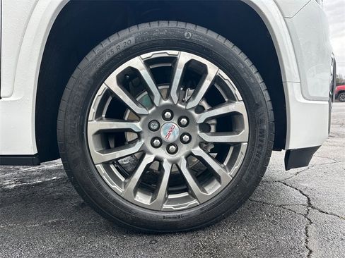 Used 2022 GMC Acadia Denali w/ Denali Ultimate Package image 13