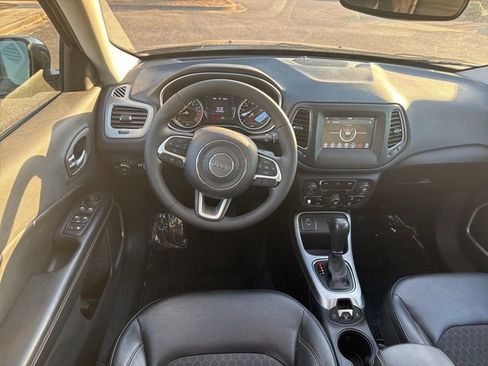 Used 2019 Jeep Compass Latitude image 27